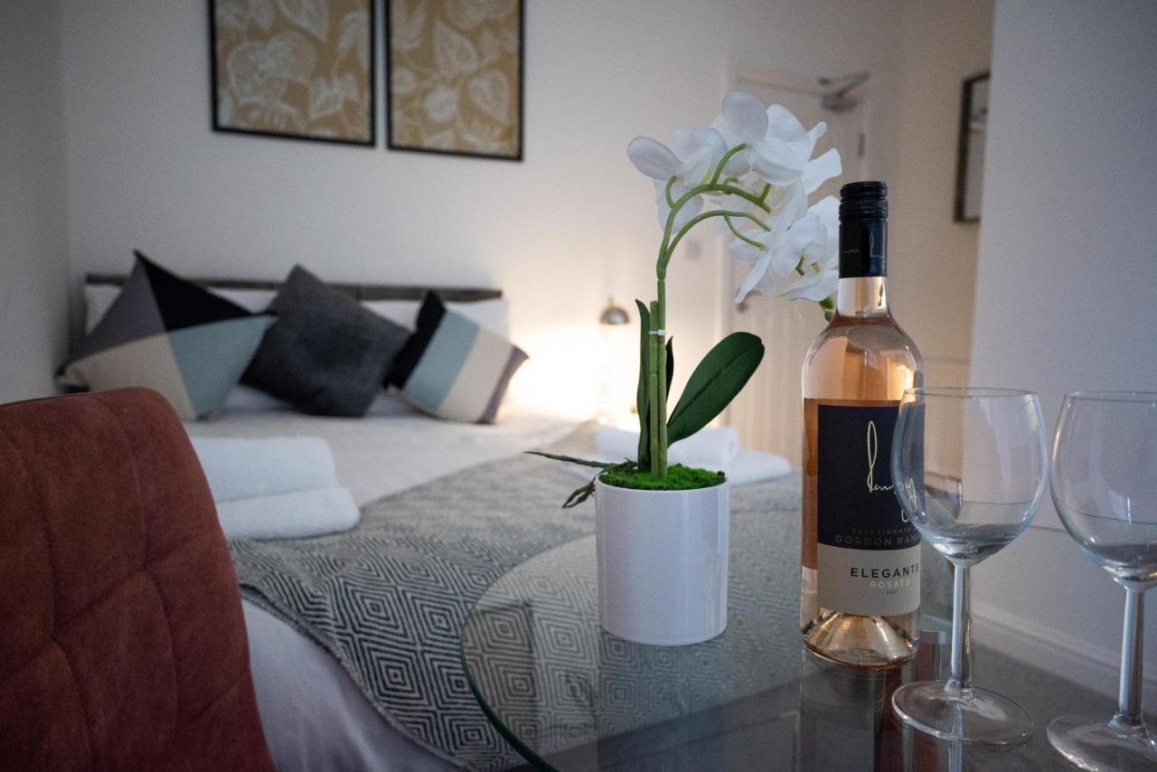 Elmo River Studios - 6 En-Suites In Wallasey - Easy Parking - Short And Long Stays Welcome Buitenkant foto
