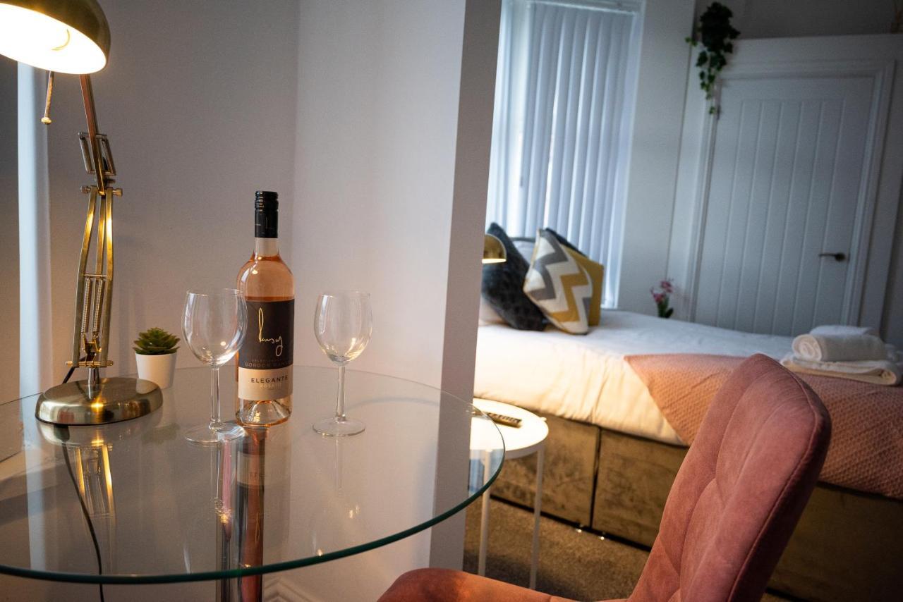 Elmo River Studios - 6 En-Suites In Wallasey - Easy Parking - Short And Long Stays Welcome Buitenkant foto