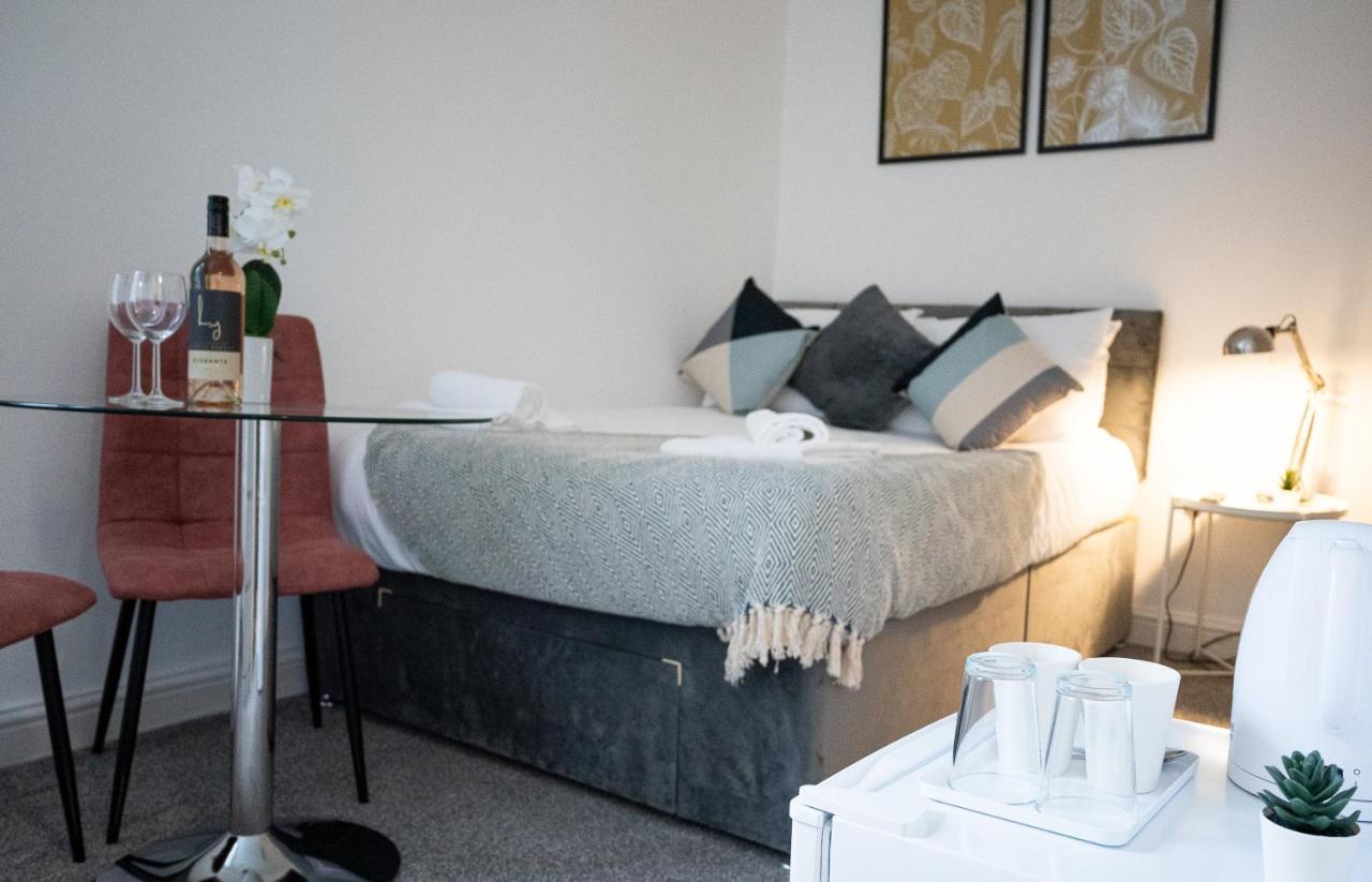 Elmo River Studios - 6 En-Suites In Wallasey - Easy Parking - Short And Long Stays Welcome Buitenkant foto