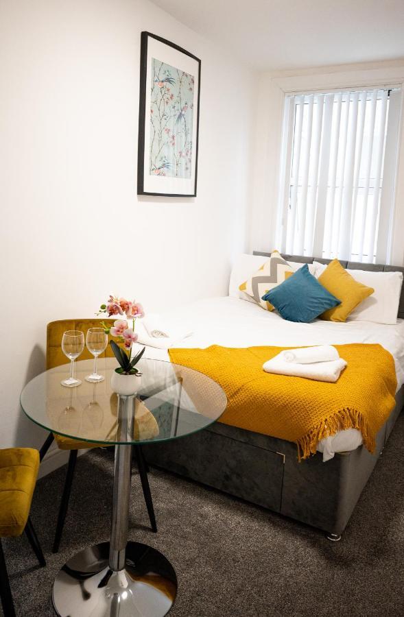 Elmo River Studios - 6 En-Suites In Wallasey - Easy Parking - Short And Long Stays Welcome Buitenkant foto