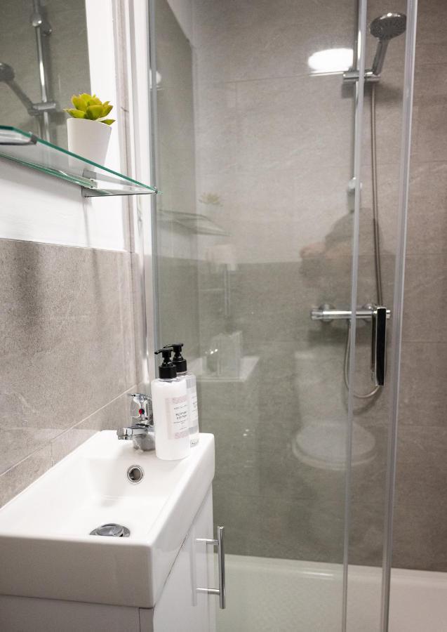 Elmo River Studios - 6 En-Suites In Wallasey - Easy Parking - Short And Long Stays Welcome Buitenkant foto