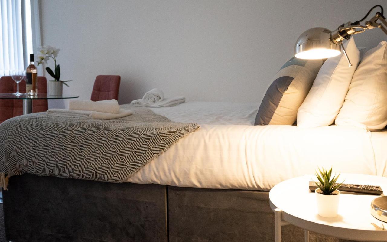 Elmo River Studios - 6 En-Suites In Wallasey - Easy Parking - Short And Long Stays Welcome Buitenkant foto