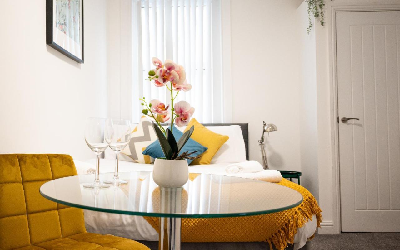 Elmo River Studios - 6 En-Suites In Wallasey - Easy Parking - Short And Long Stays Welcome Buitenkant foto
