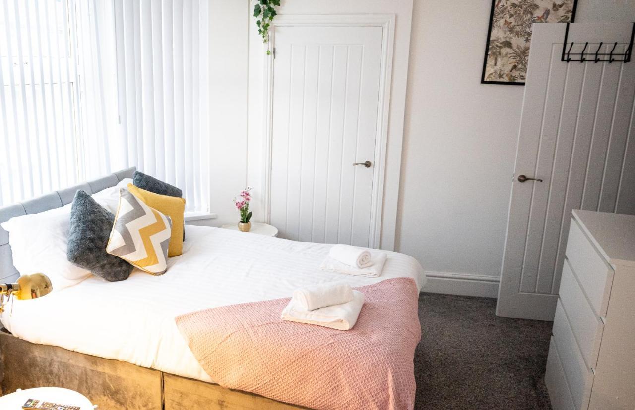 Elmo River Studios - 6 En-Suites In Wallasey - Easy Parking - Short And Long Stays Welcome Buitenkant foto