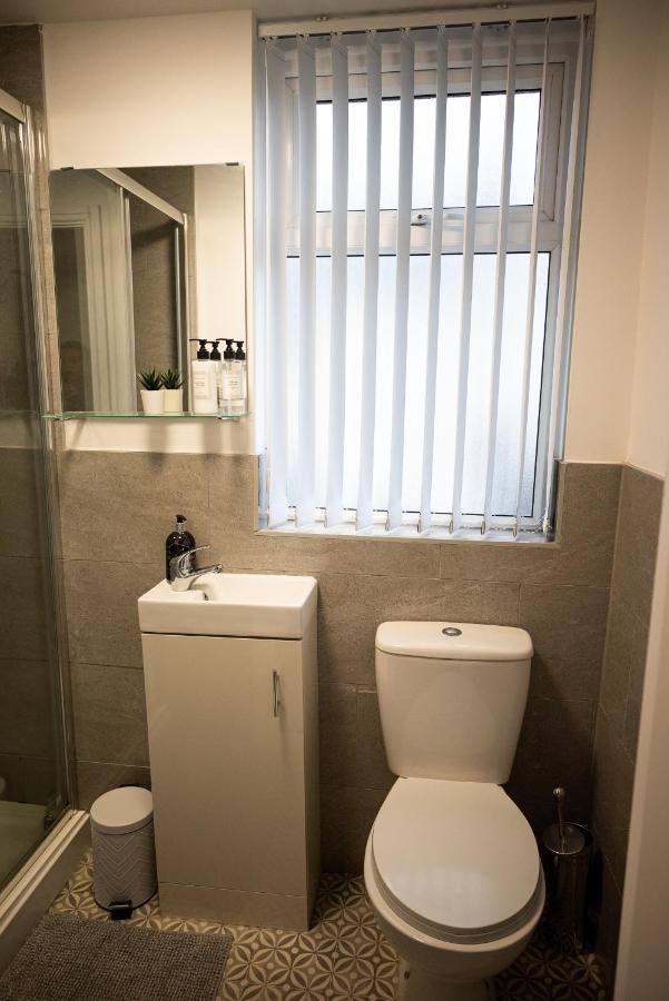 Elmo River Studios - 6 En-Suites In Wallasey - Easy Parking - Short And Long Stays Welcome Buitenkant foto